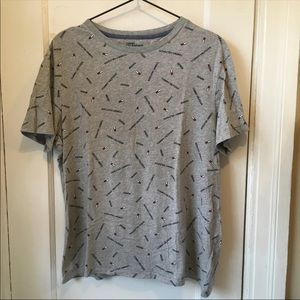 *FREE WITH ANY PURCHASE Young men’s Tommy Hilfiger Shirt Size Medium